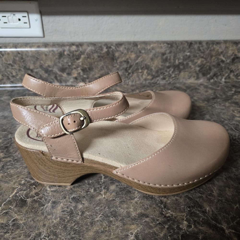 Dansko Sam 39 Women's Tan Clogs Us 8.5-9